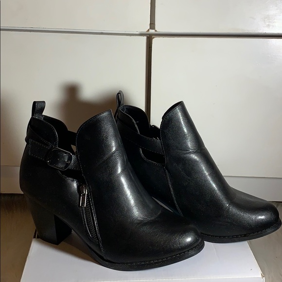 BOOTIES - Picture 3 of 4